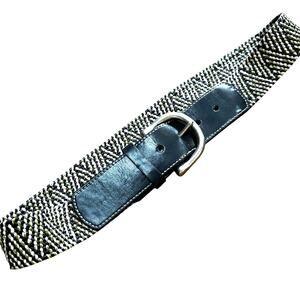 Woven belt with silvertone buckle black khaki & tan stretch casual geometric S